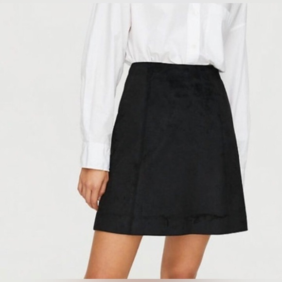 Aritzia Dresses & Skirts - ❤️Aritzia Babaton modern faux suede mini skirt